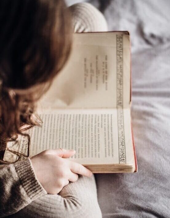 novel-view-copyediting-woman-reading-book